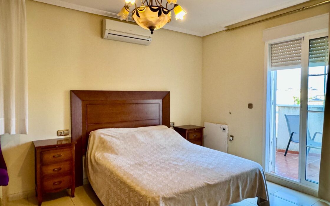 Вилла с бассейном в Коста-Ориуэла142 кв.м, 4 спальни