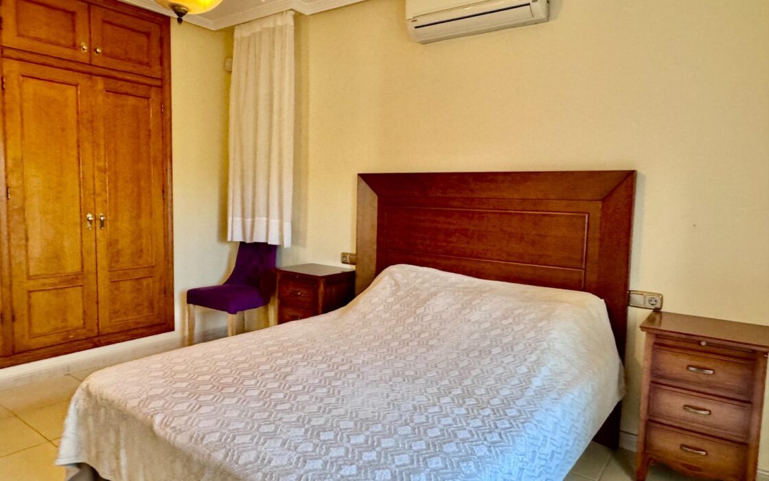 Вилла с бассейном в Коста-Ориуэла142 кв.м, 4 спальни