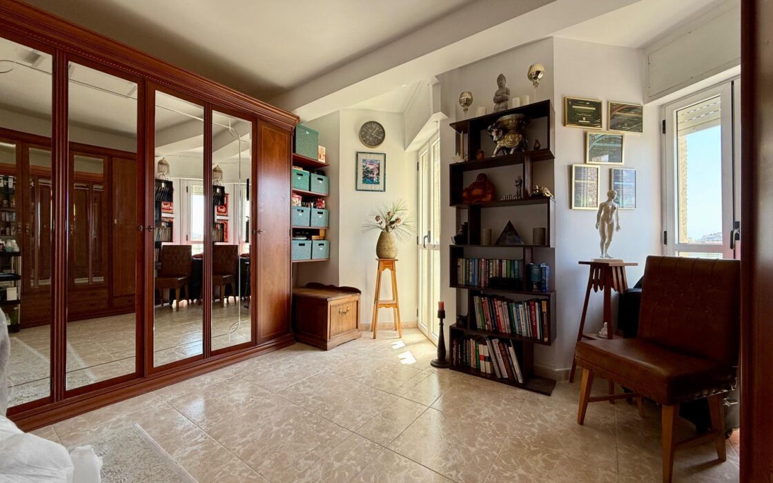 2-комн. квартира 81 кв.м с лифтом в Аликанте возле ТЦ