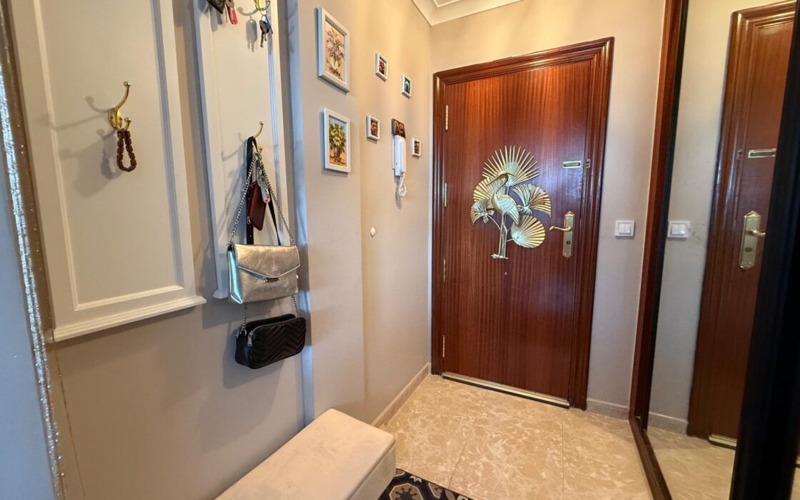 2-комн. квартира 81 кв.м с лифтом в Аликанте возле ТЦ