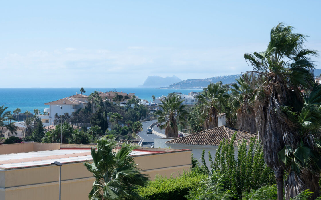 Трикімнатний таунхаус в Іспанії з панорамним видом 138 кв.м