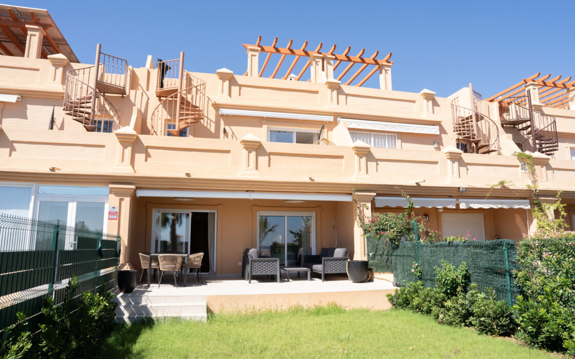 Трикімнатний таунхаус в Іспанії з панорамним видом 138 кв.м