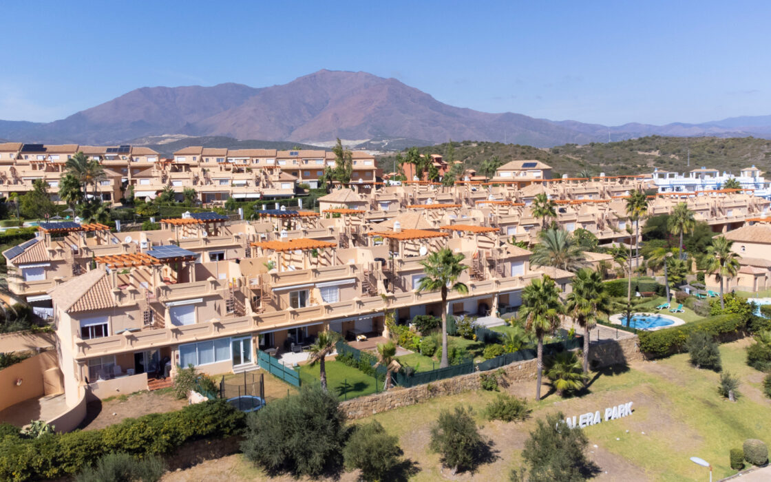 Трикімнатний таунхаус в Іспанії з панорамним видом 138 кв.м