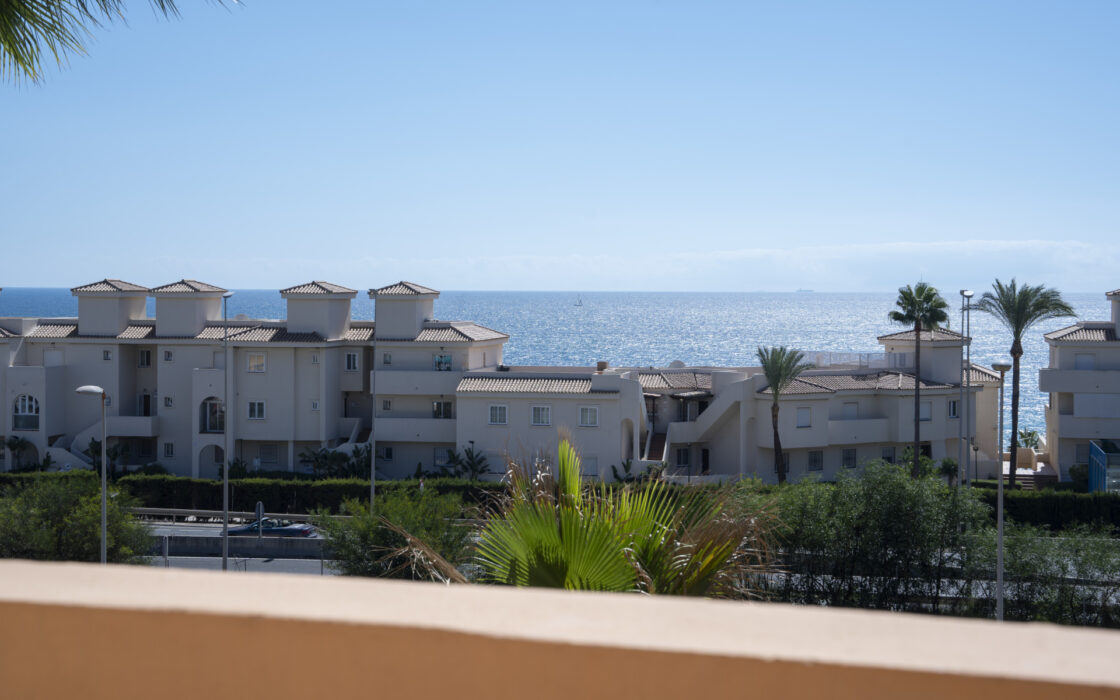 Трикімнатний таунхаус в Іспанії з панорамним видом 138 кв.м