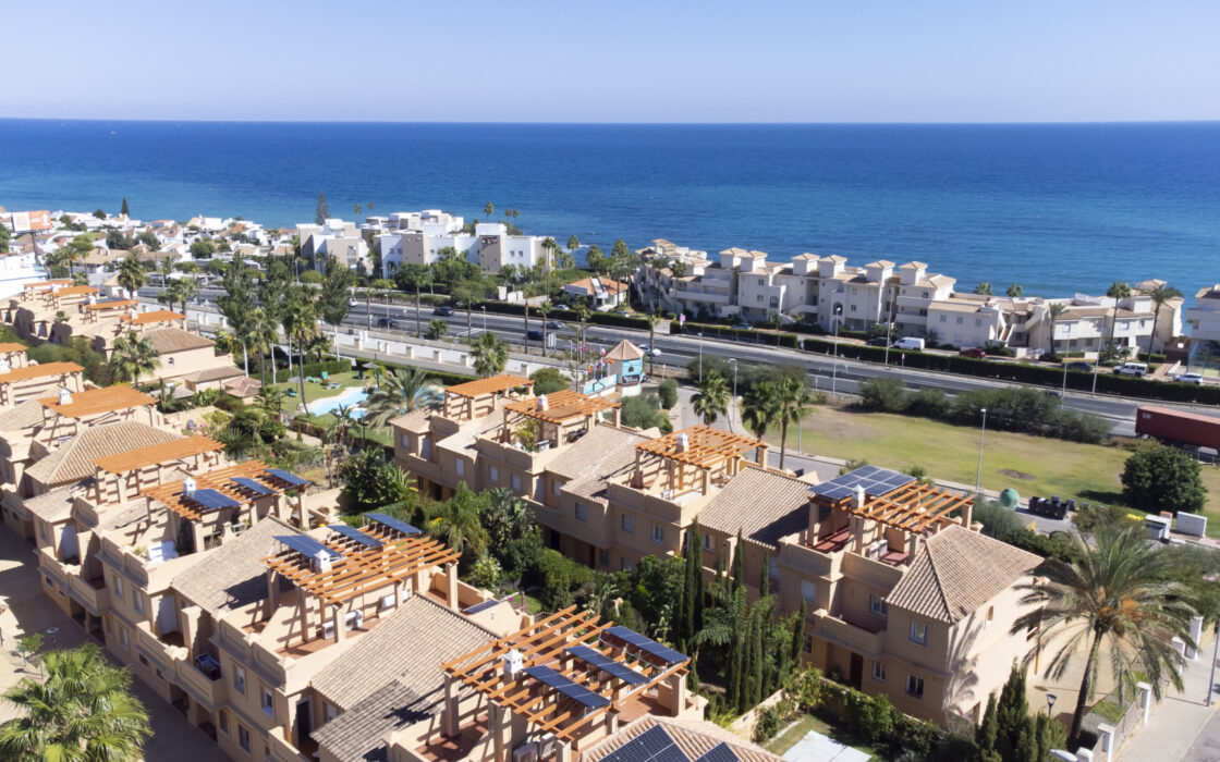 Трикімнатний таунхаус в Іспанії з панорамним видом 138 кв.м