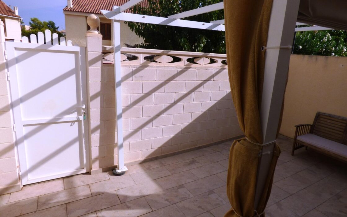 Дом в San Juan Playa 220 кв.м с морским видом и бассейном