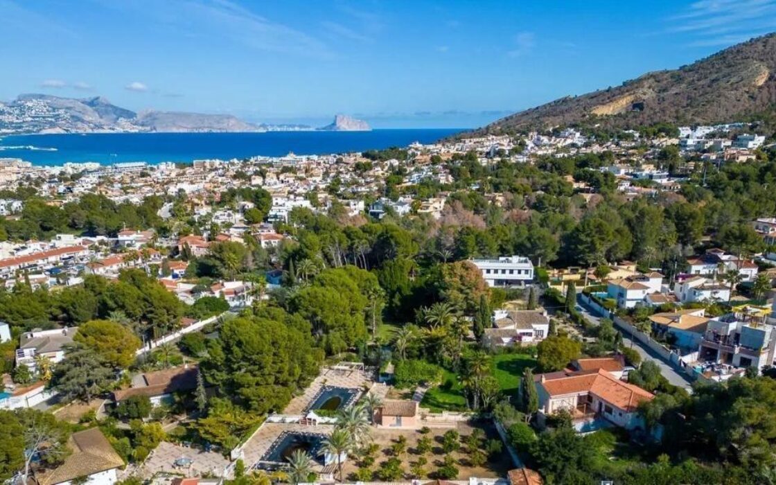 Новая Вилла в Эль-Альбире с Бассейном и Видом на Море