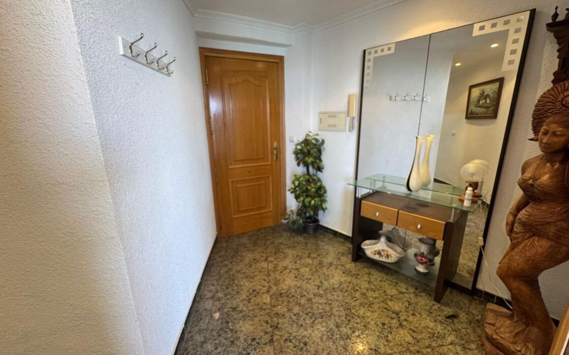 Апартаменты в Торревьехе 89 кв.м 5 м до моря