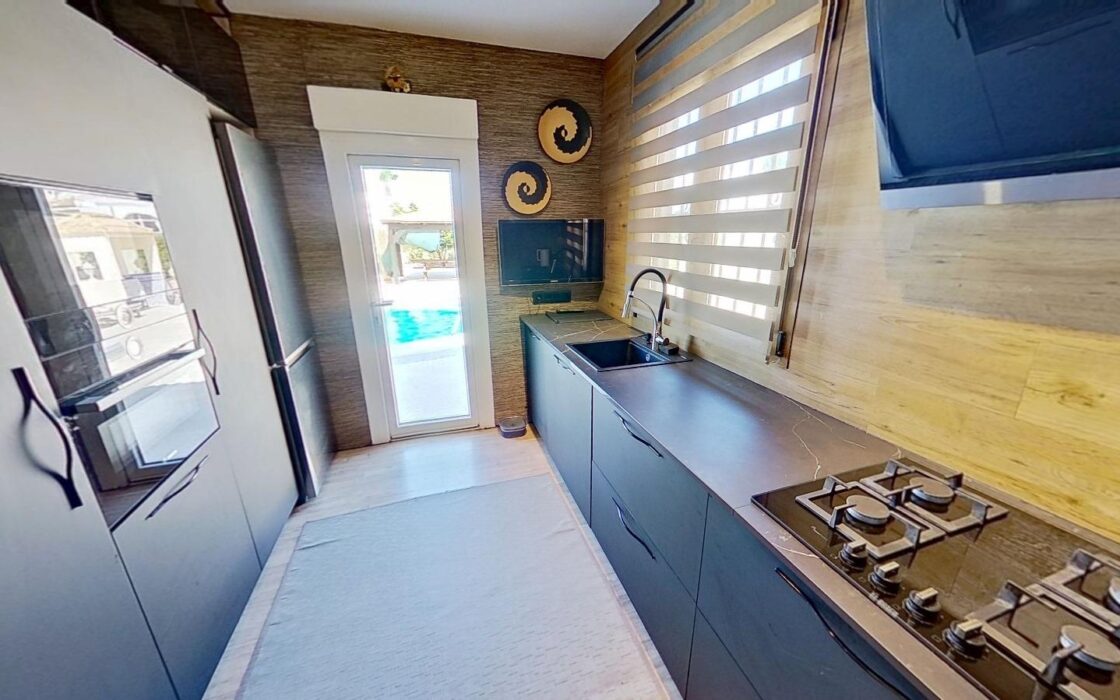 Дом в Торревьехе 163 кв.м с участком 1050 м у моря