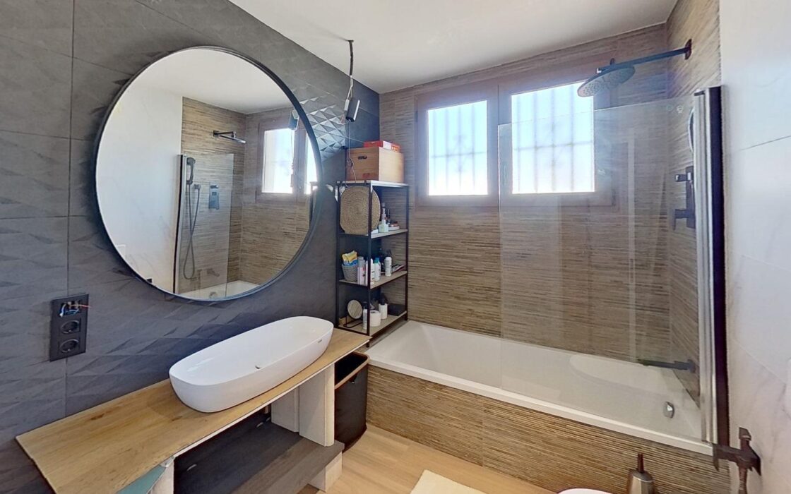 Дом в Торревьехе 163 кв.м с участком 1050 м у моря