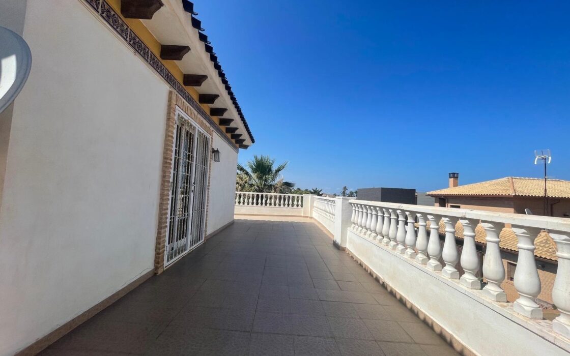 Смежна вилла в Торре-Ла-Мата з видом на море 161 кв.м