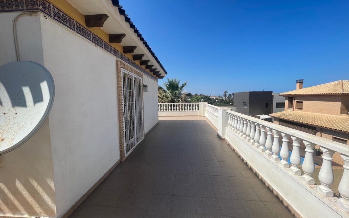 Смежна вилла в Торре-Ла-Мата з видом на море 161 кв.м