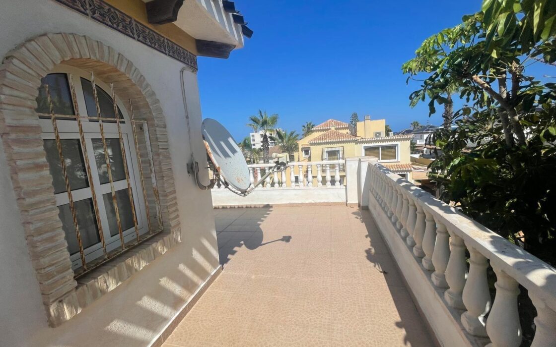 Смежна вилла в Торре-Ла-Мата з видом на море 161 кв.м