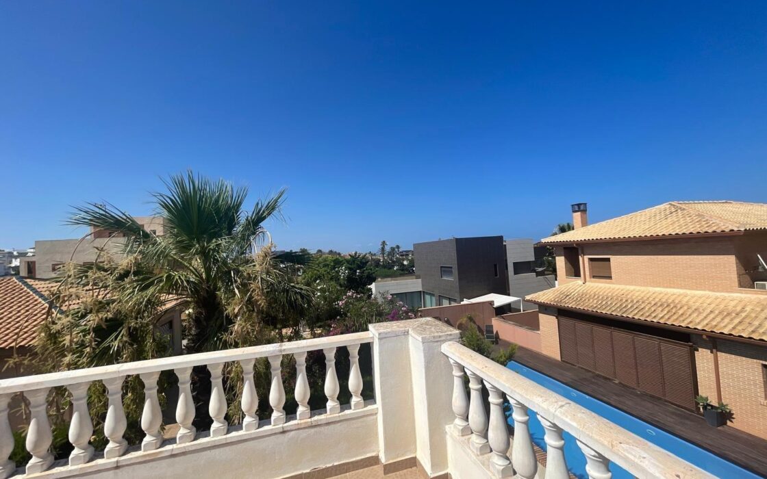 Смежна вилла в Торре-Ла-Мата з видом на море 161 кв.м