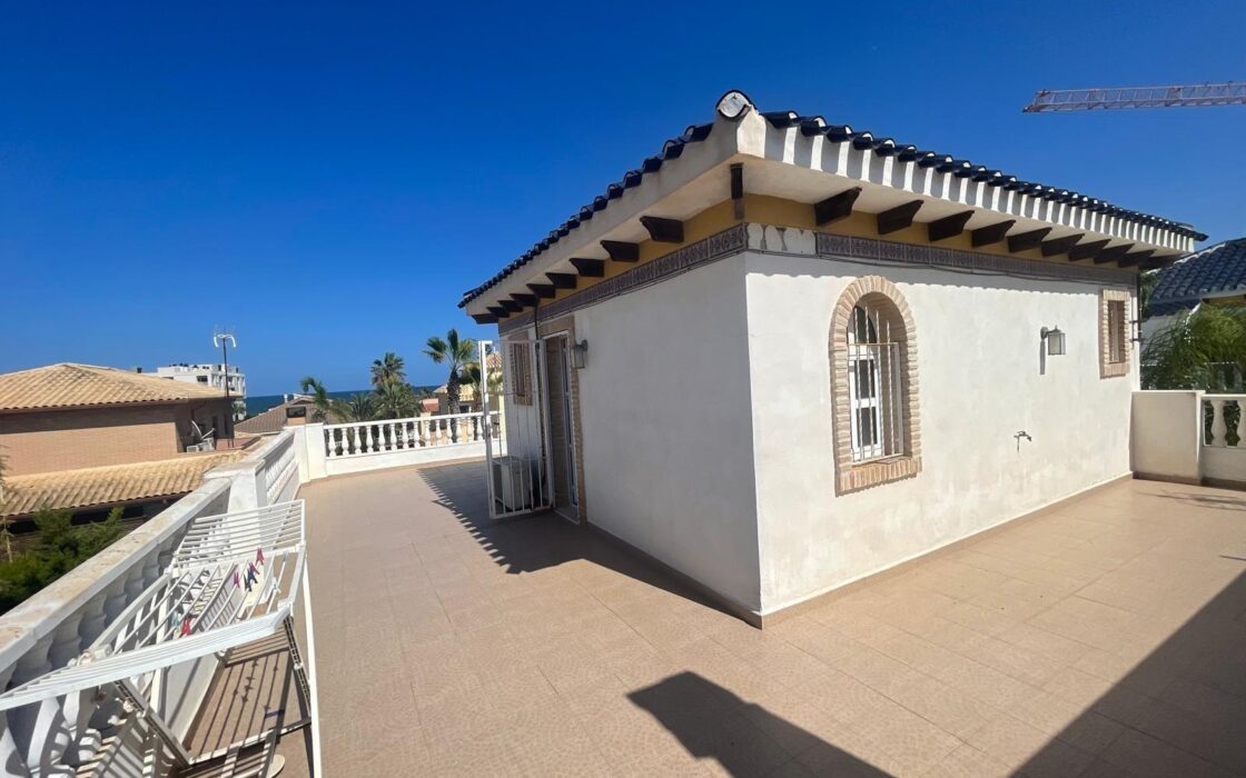 Смежна вилла в Торре-Ла-Мата з видом на море 161 кв.м