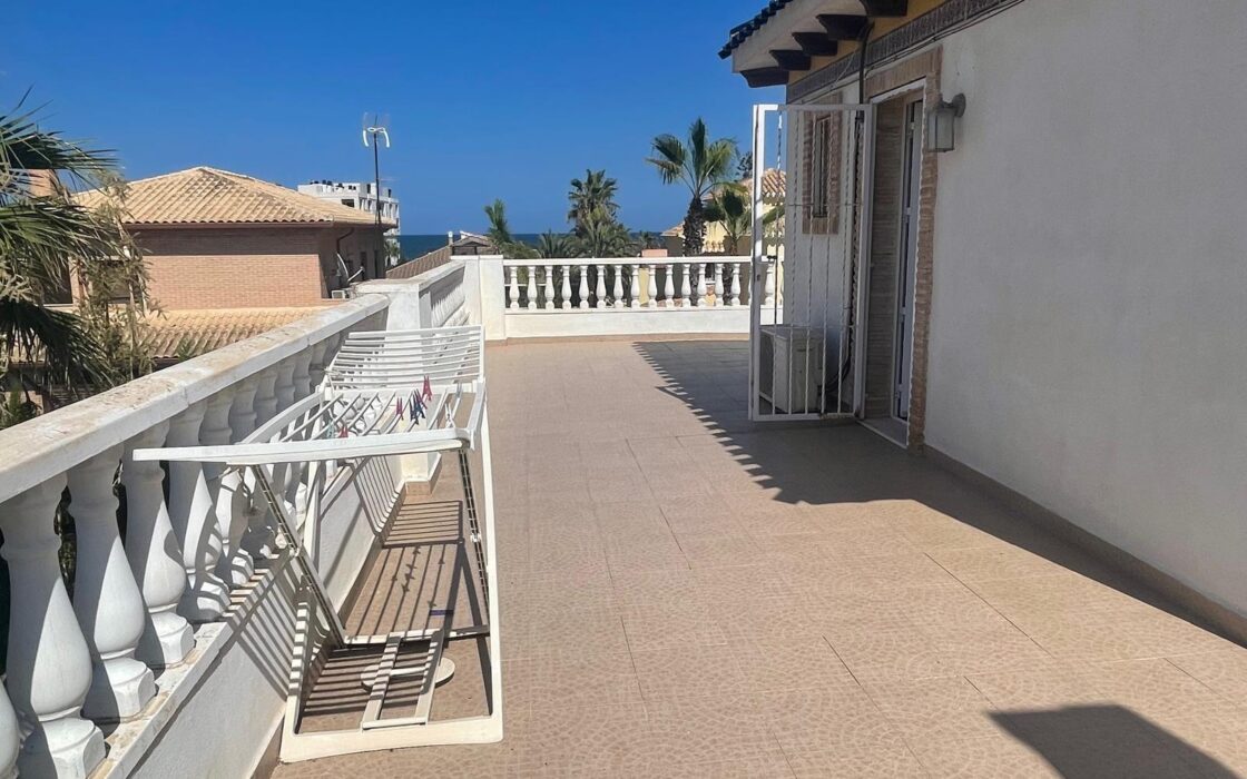 Смежна вилла в Торре-Ла-Мата з видом на море 161 кв.м