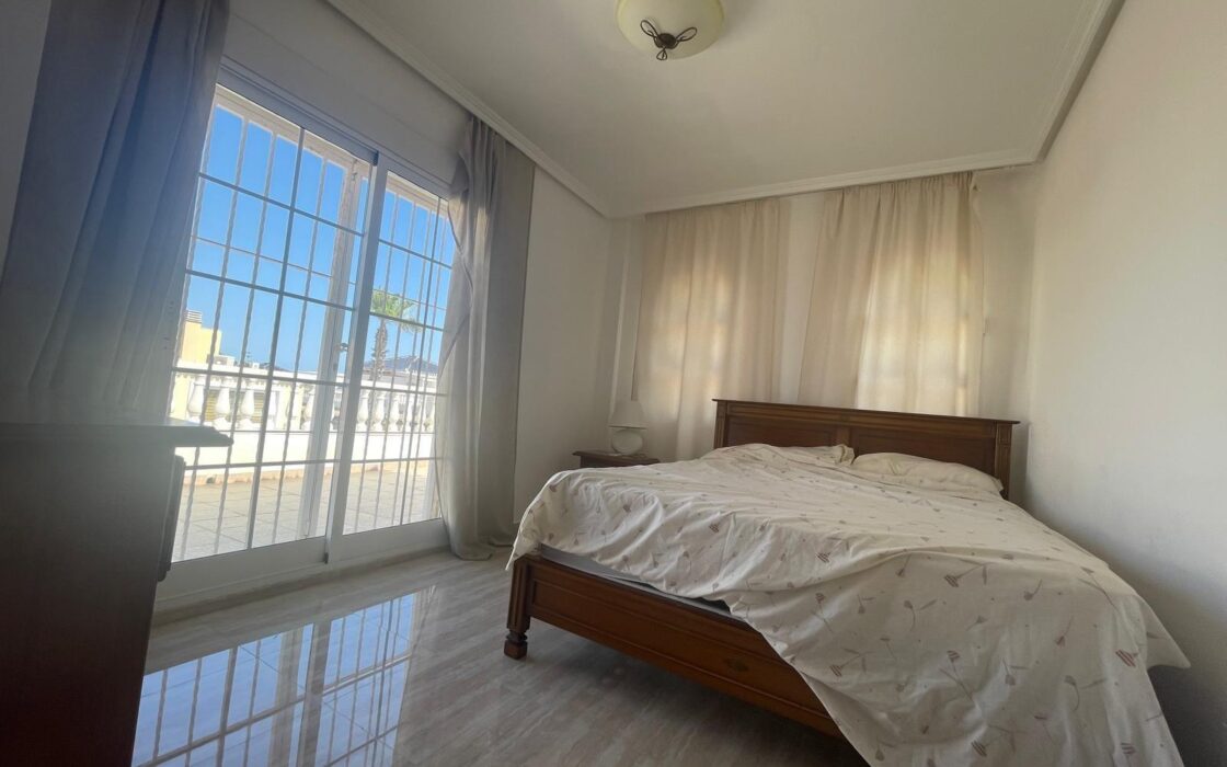 Смежна вилла в Торре-Ла-Мата з видом на море 161 кв.м