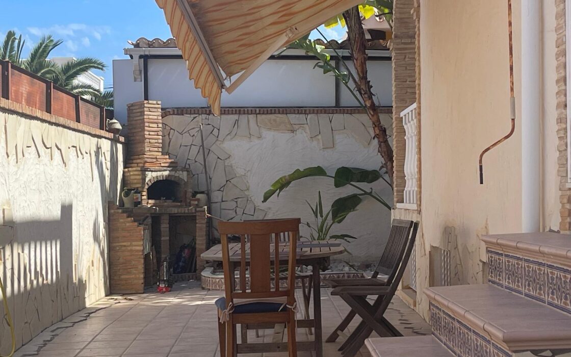 Смежна вилла в Торре-Ла-Мата з видом на море 161 кв.м