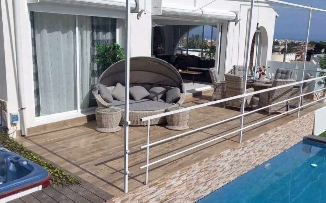 Вилла в Сан-Мигеле с частным бассейном и террасой 152 кв.м