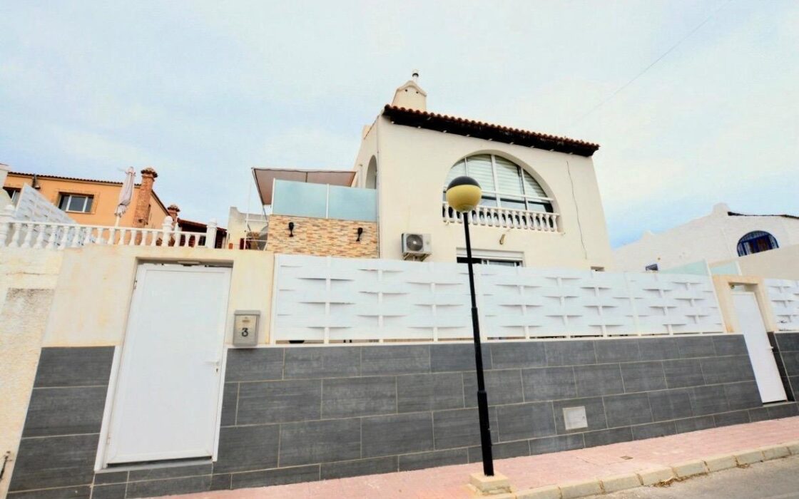 Вилла в Сан-Мигеле с частным бассейном и террасой 152 кв.м