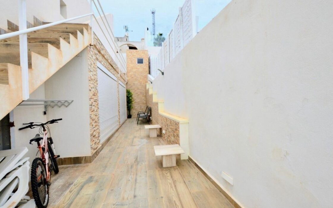 Вилла в Сан-Мигеле с частным бассейном и террасой 152 кв.м