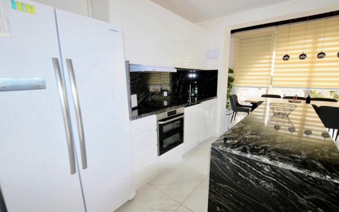 Вилла в Сан-Мигеле с частным бассейном и террасой 152 кв.м