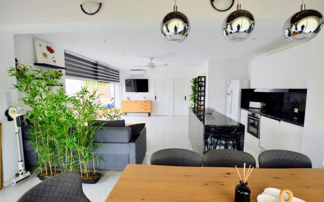 Вилла в Сан-Мигеле с частным бассейном и террасой 152 кв.м