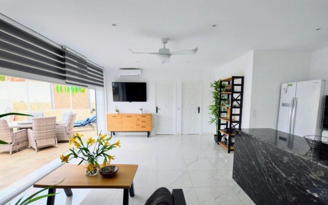 Вилла в Сан-Мигеле с частным бассейном и террасой 152 кв.м