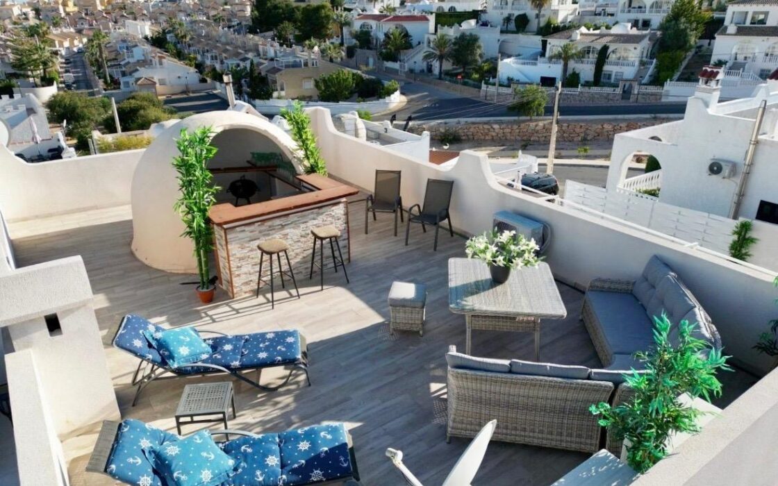 Вилла в Сан-Мигеле с частным бассейном и террасой 152 кв.м