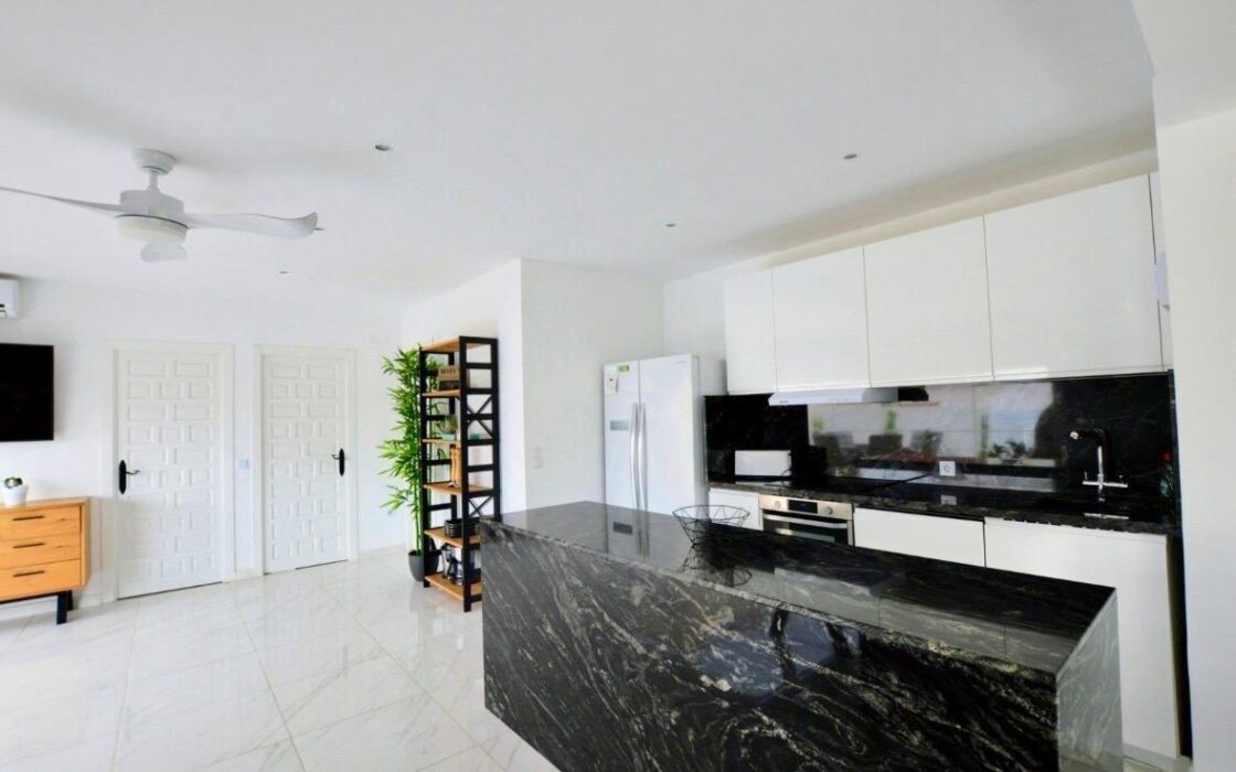 Вилла в Сан-Мигеле с частным бассейном и террасой 152 кв.м