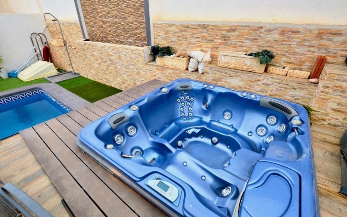 Вилла в Сан-Мигеле с частным бассейном и террасой 152 кв.м