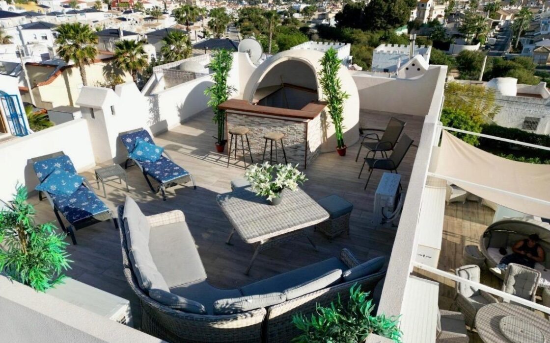 Вилла в Сан-Мигеле с частным бассейном и террасой 152 кв.м