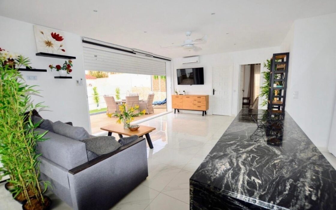 Вилла в Сан-Мигеле с частным бассейном и террасой 152 кв.м