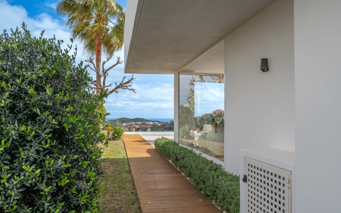 Современная Эко Вилла в Марбелье с панорамным видом моря