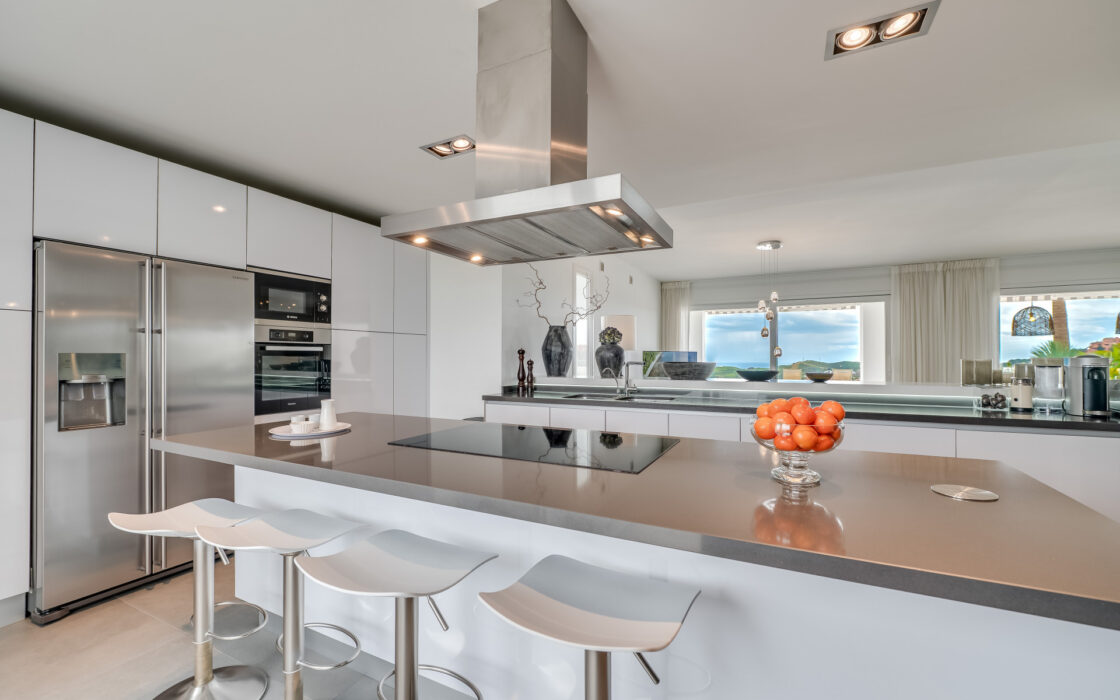 Современная Эко Вилла в Марбелье с панорамным видом моря