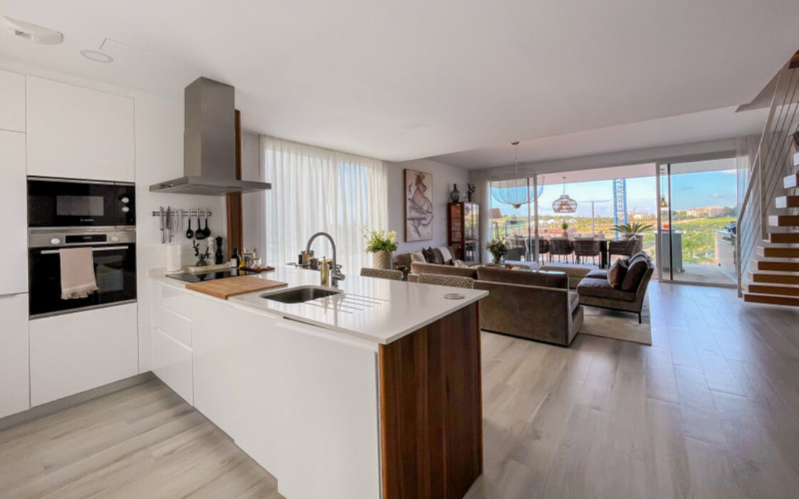 Таунхаус в Эстепоне с потрясающим видом на море 152 кв.м