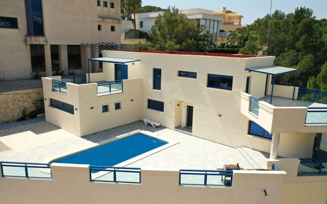 Будинок в Altea Hills 350 кв.м з терасами та басейном