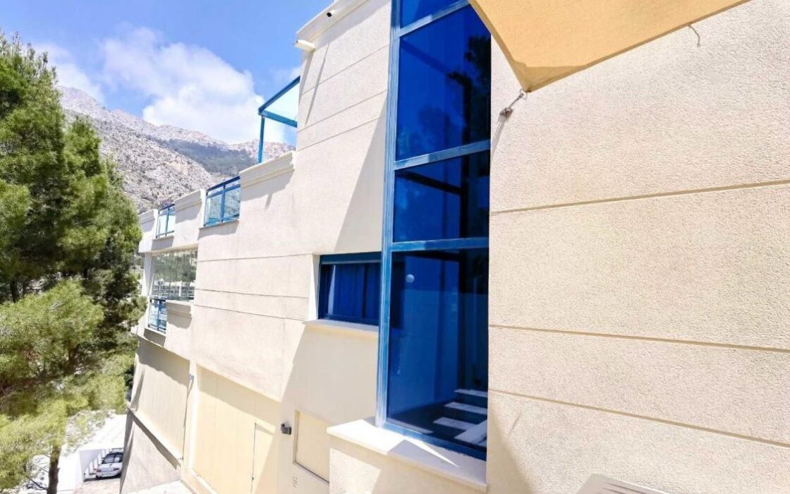 Будинок в Altea Hills 350 кв.м з терасами та басейном