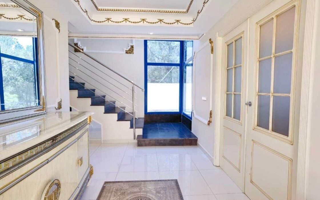 Будинок в Altea Hills 350 кв.м з терасами та басейном