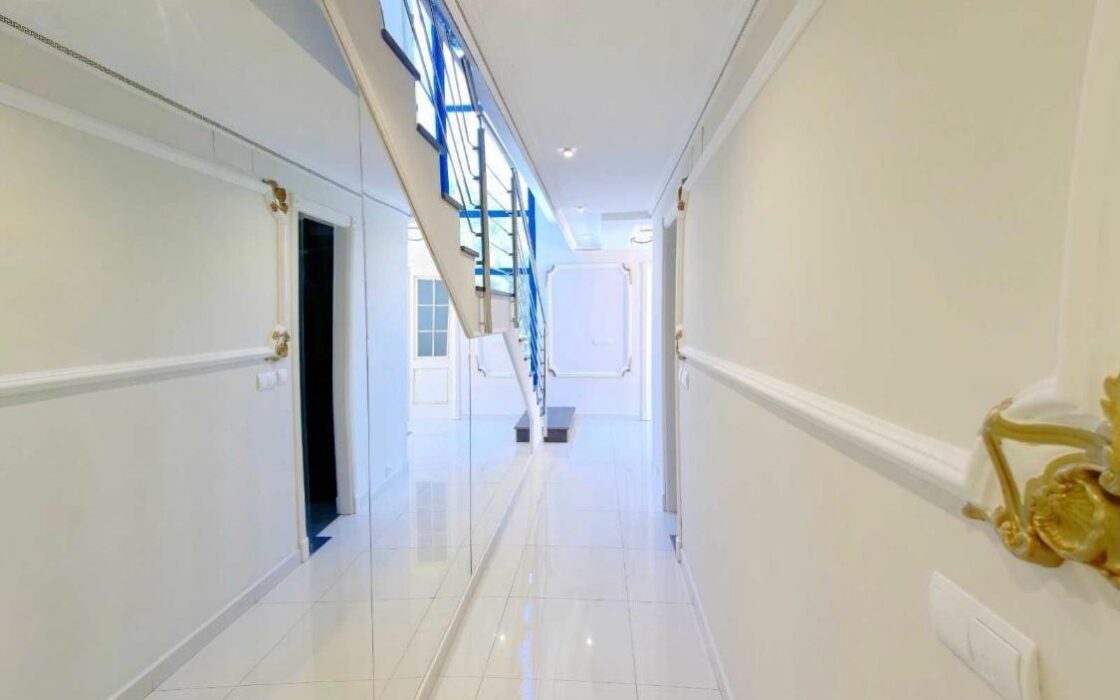 Будинок в Altea Hills 350 кв.м з терасами та басейном