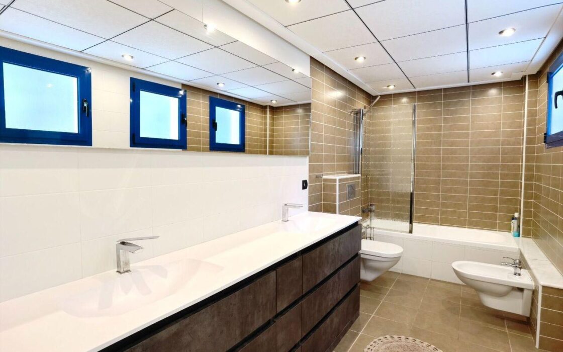 Будинок в Altea Hills 350 кв.м з терасами та басейном