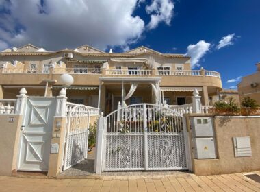 Двухэтажный дом в Торревьехе с солярием 87 кв.м