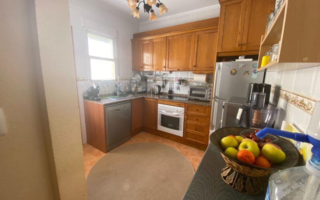 Двухэтажный дом в Торревьехе с солярием 87 кв.м