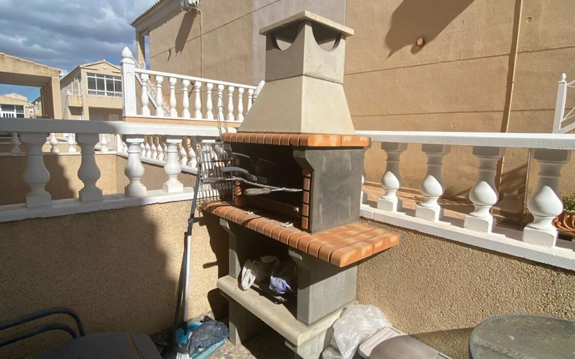 Двухэтажный дом в Торревьехе с солярием 87 кв.м