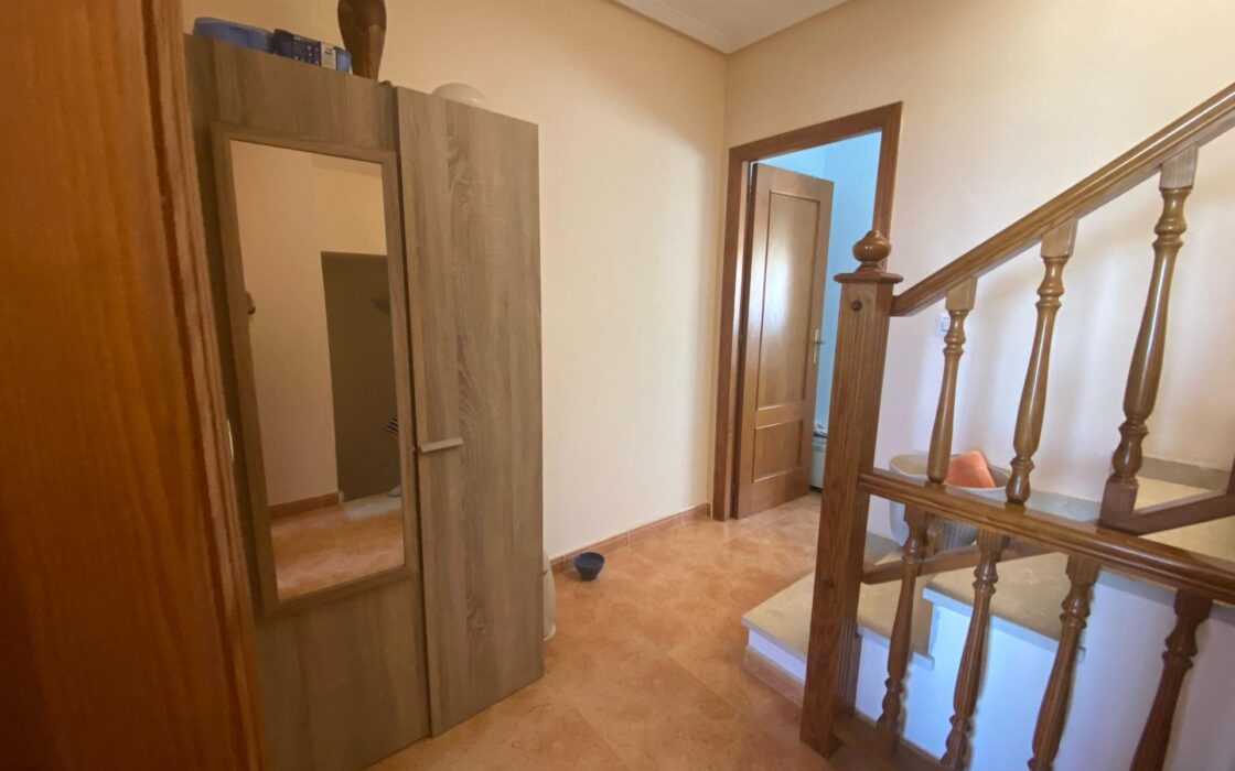 Двухэтажный дом в Торревьехе с солярием 87 кв.м