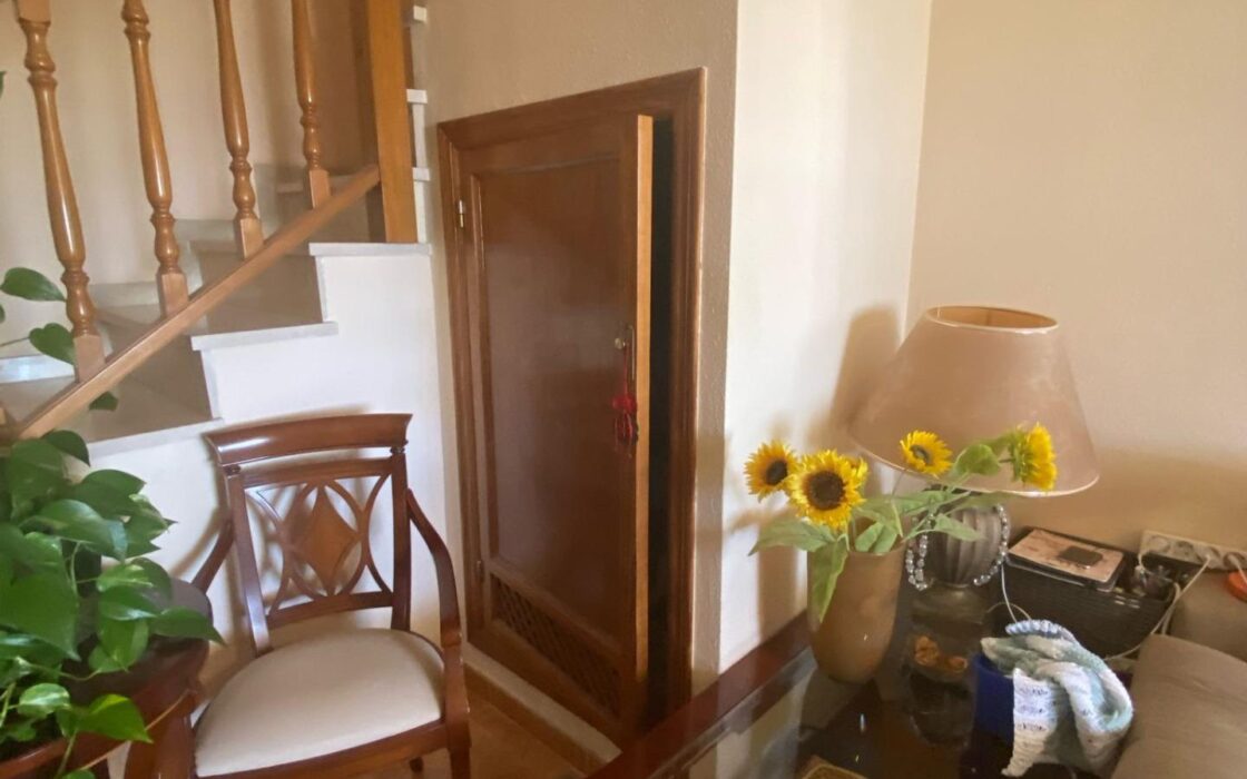 Двухэтажный дом в Торревьехе с солярием 87 кв.м