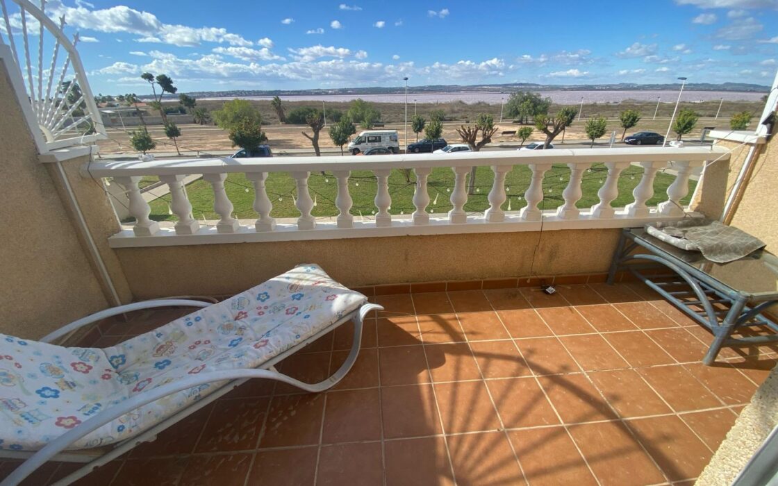 Двухэтажный дом в Торревьехе с солярием 87 кв.м