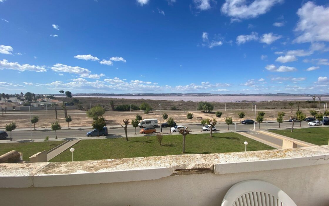 Двухэтажный дом в Торревьехе с солярием 87 кв.м