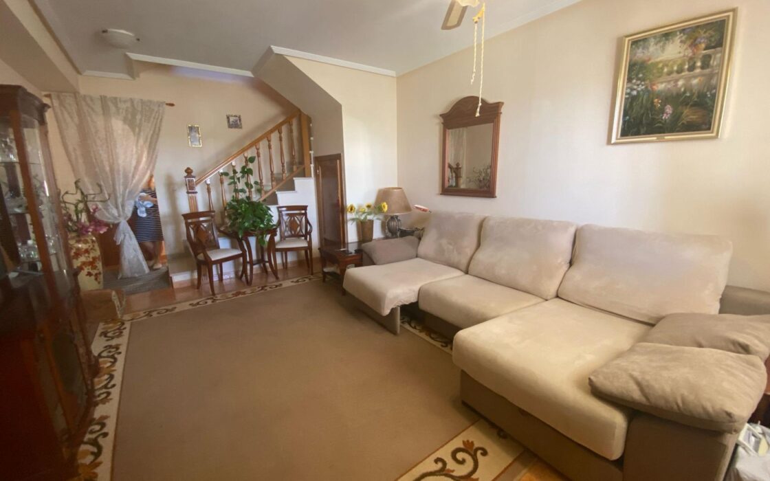 Двухэтажный дом в Торревьехе с солярием 87 кв.м