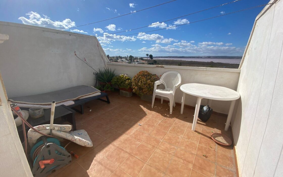 Двухэтажный дом в Торревьехе с солярием 87 кв.м